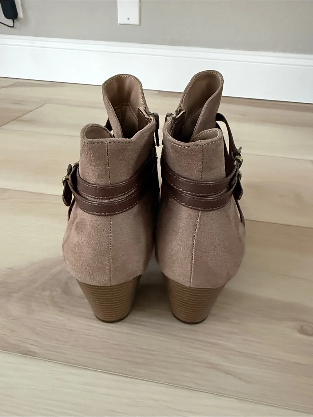 NWOB LIfe Stride Jezebel Tan Ankle Booties Size 11W